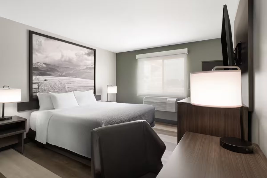 Super 8 by Wyndham Big Timber — Guest room