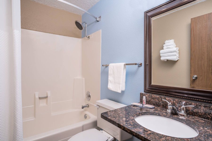 Super 8 by Wyndham Bismarck — Bathroom