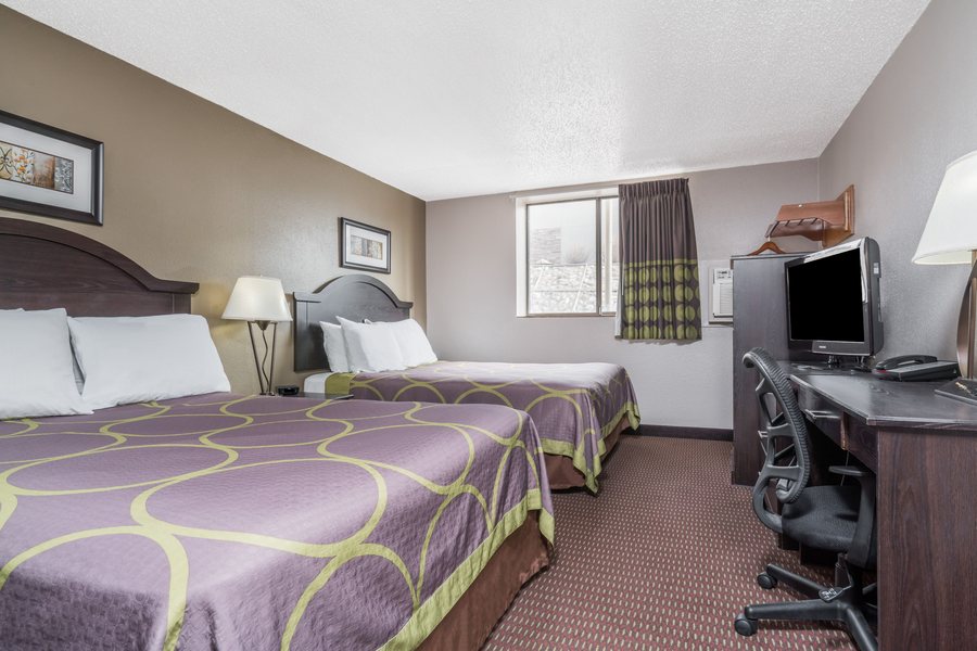 Super 8 by Wyndham Bismarck — Guest room