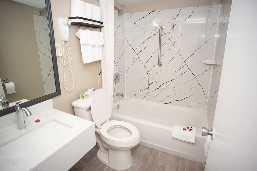 Super 8 by Wyndham Black Mountain — Bathroom