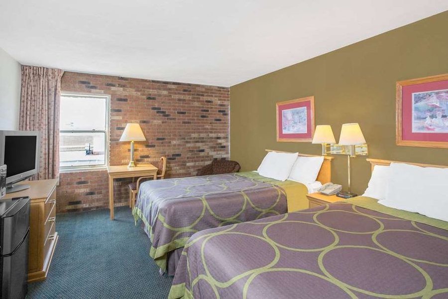 Super 8 by Wyndham Blytheville — Guest room