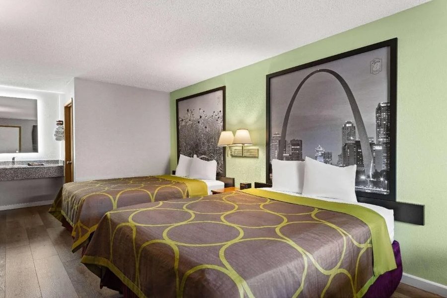 Super 8 by Wyndham Branson Shepherd of the Hills Exwy — Guest room