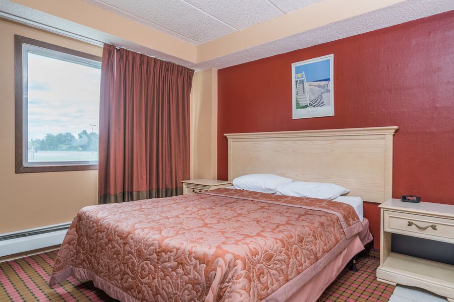Super 8 by Wyndham Brooklyn Center Mpls — Guest room