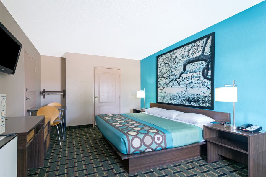 Super 8 by Wyndham Brunswick South — Guest room