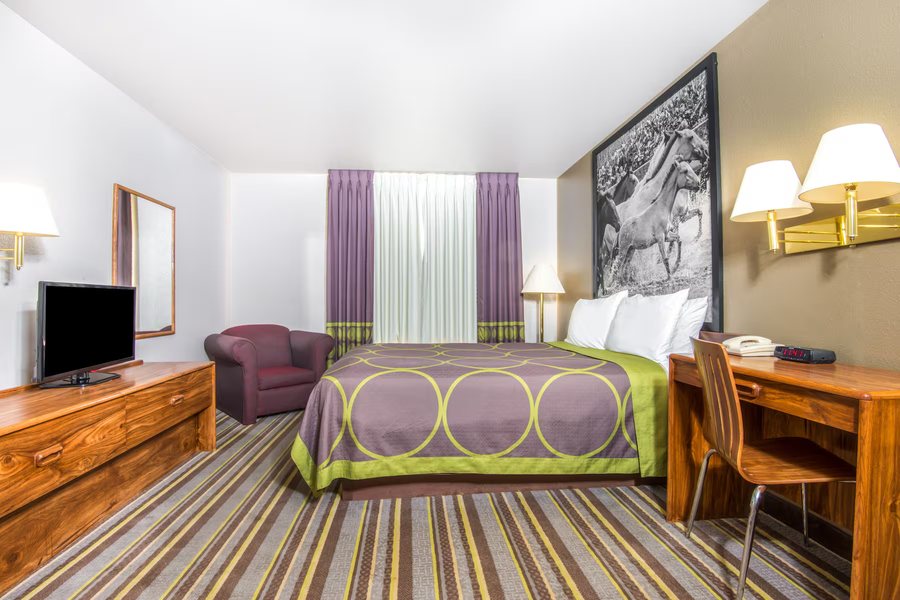 Super 8 by Wyndham Buena Vista — Guest room