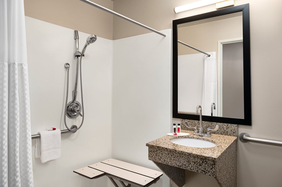 Super 8 by Wyndham Buffalo — Bathroom
