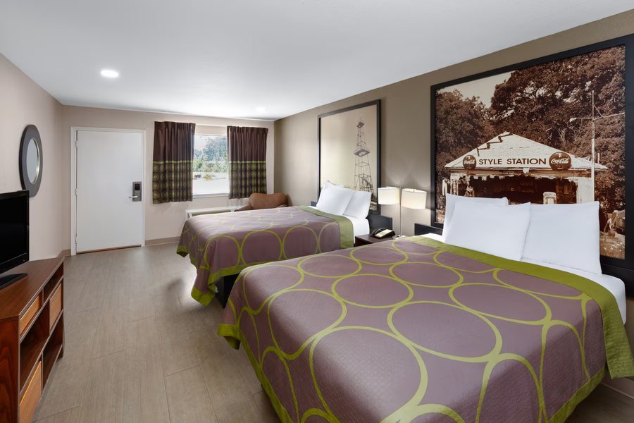 Super 8 by Wyndham Buffalo — Guest room