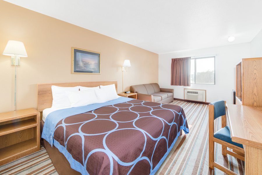 Super 8 by Wyndham Burlington — Guest room