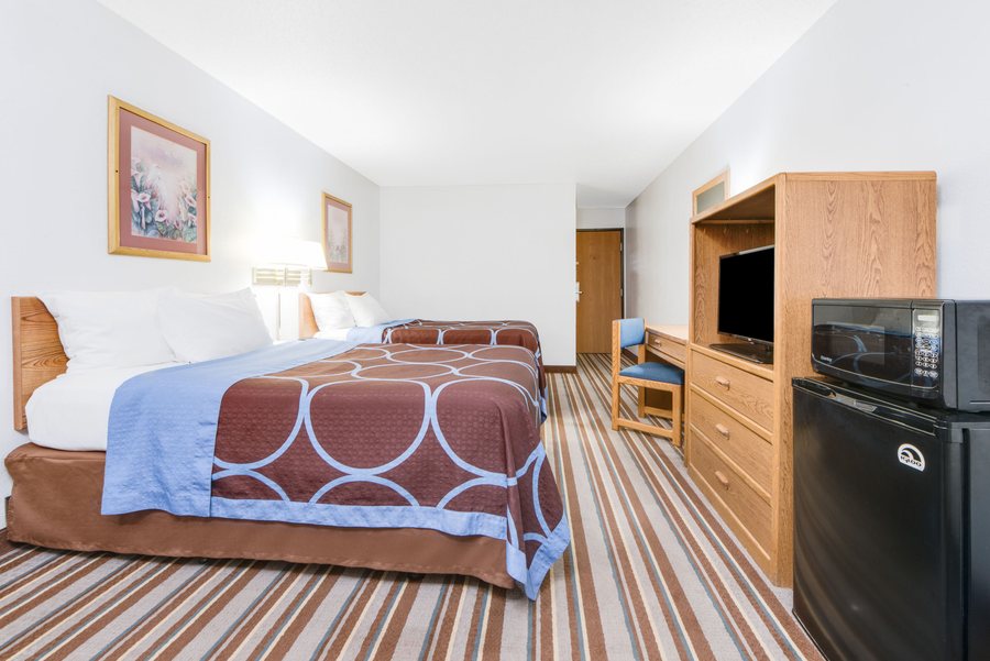 Super 8 by Wyndham Burlington NC — Guest room