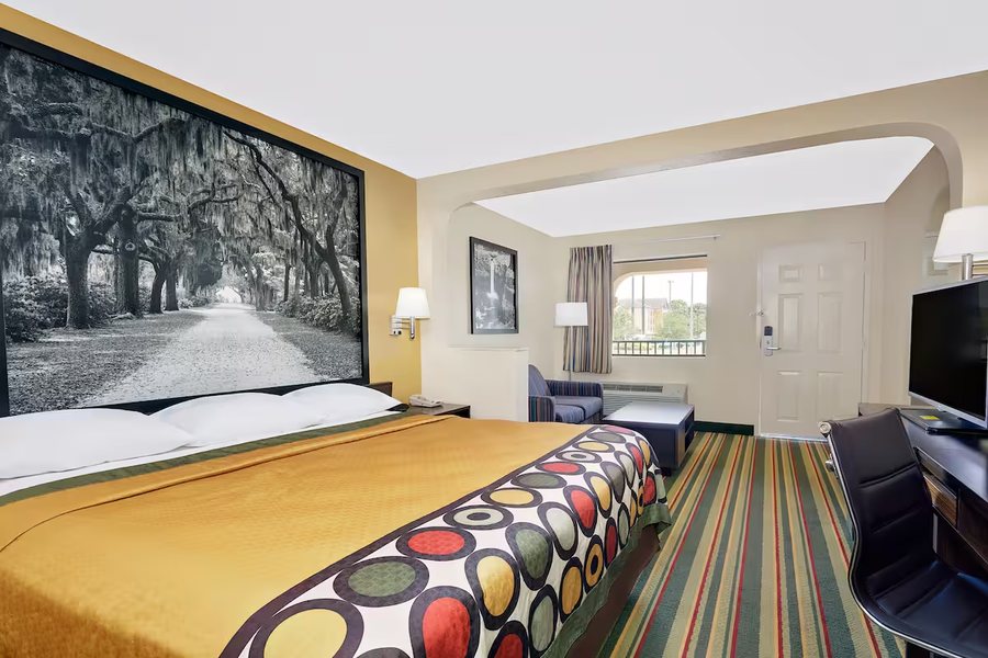Super 8 by Wyndham Byron South Macon — Guest room