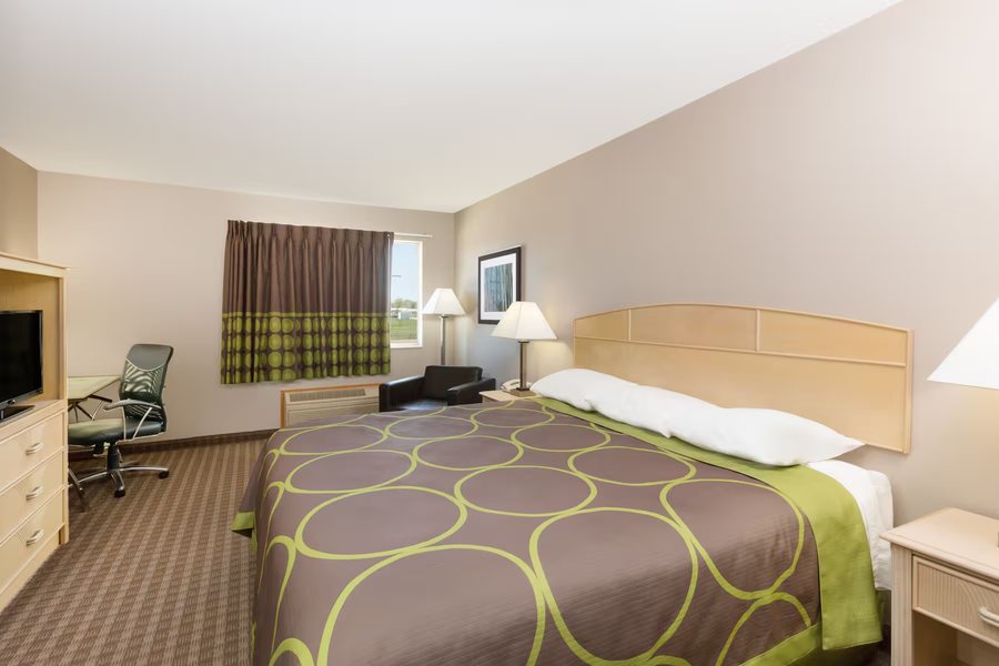 Super 8 by Wyndham Carroll East — Guest room