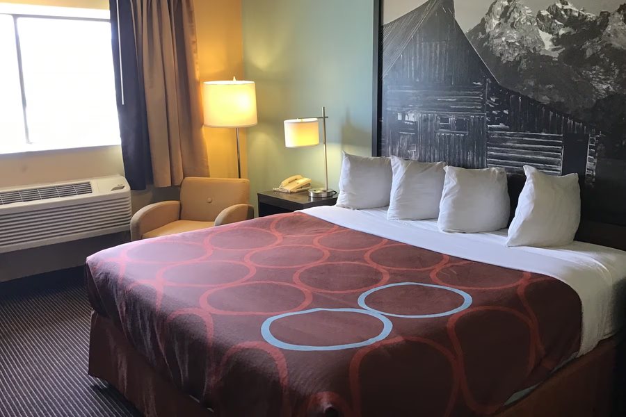 Super 8 by Wyndham Casper East Evansville — Guest room