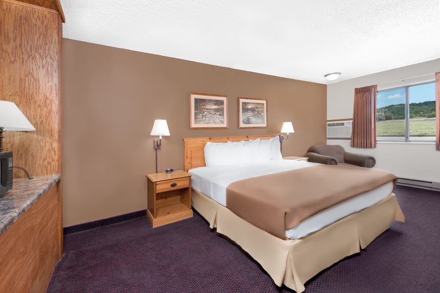 Super 8 By Wyndham Chamberlain Sd — Guest room