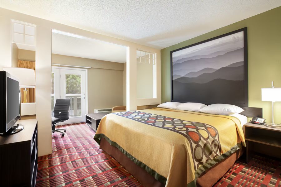 Super 8 by Wyndham Cherokee — Guest room
