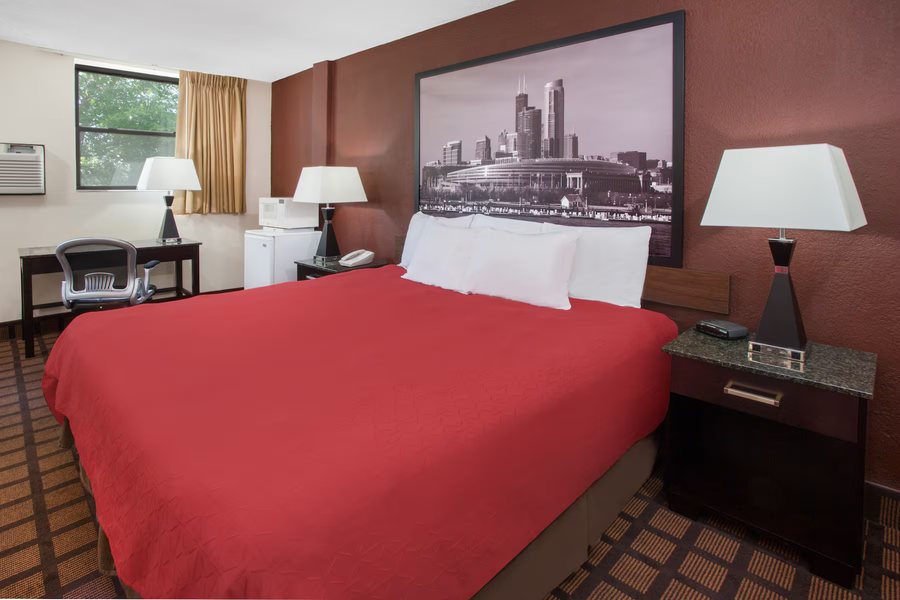 Super 8 by Wyndham Chicago IL Chicago Illinois — Guest room