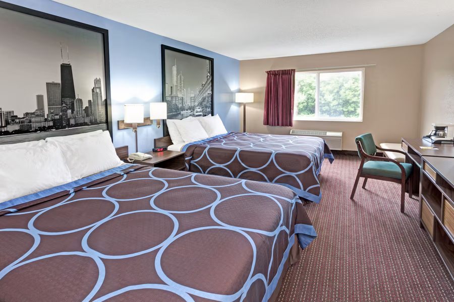 Super 8 by Wyndham Chicago O Hare Airport — Guest room