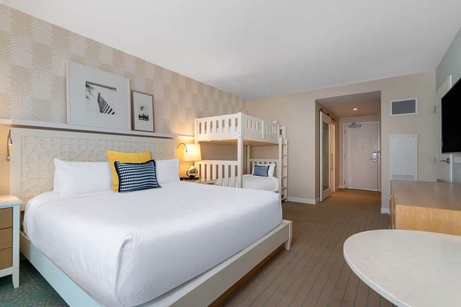 Super 8 by Wyndham Clearwater US Hwy 19 N — Guest room