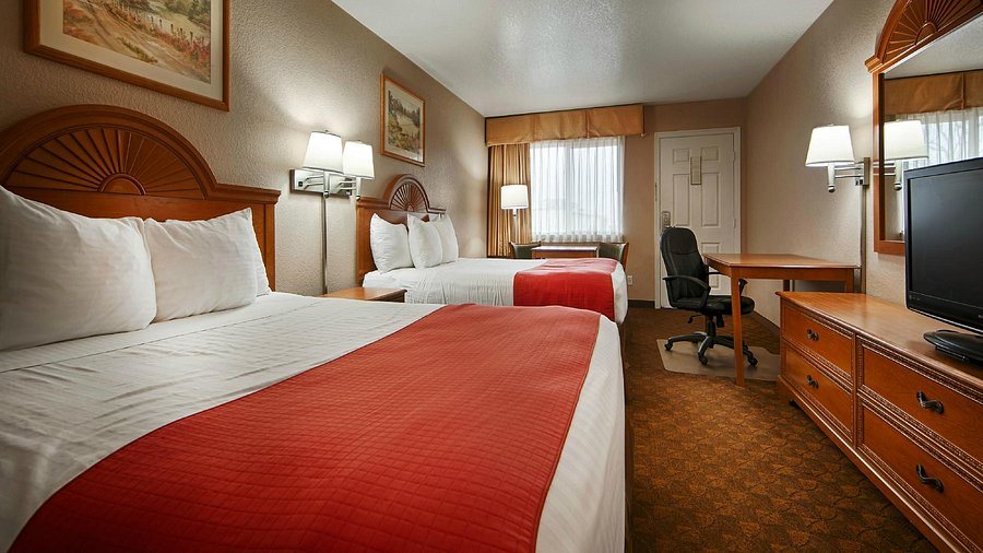 Super 8 by Wyndham Cleburne — Guest room