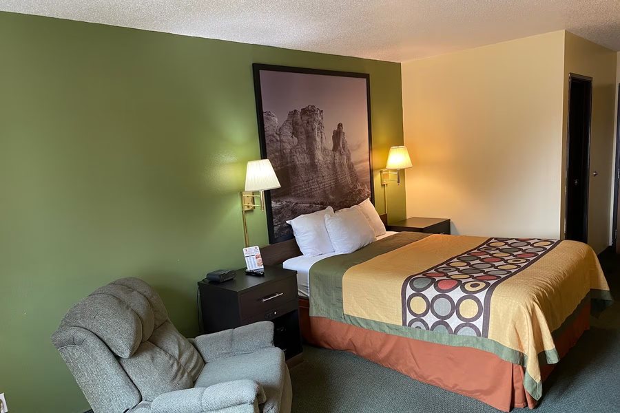 Super 8 by Wyndham Colby — Guest room