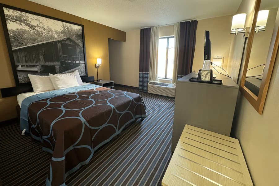 Super 8 by Wyndham Columbia — Guest room