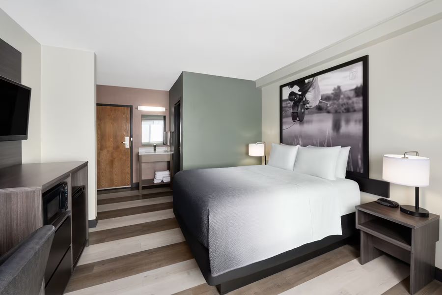 Super 8 by Wyndham Columbus — Guest room