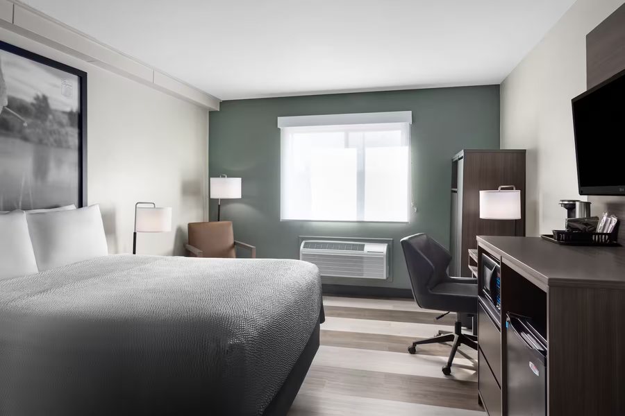 Super 8 By Wyndham Columbus — Guest room