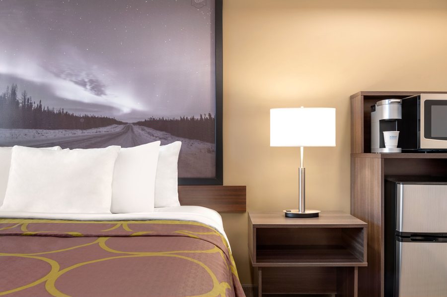 Super 8 by Wyndham Commerce — Guest room