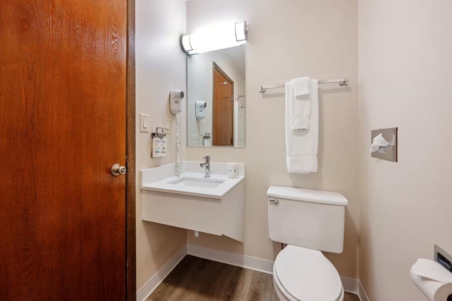Super 8 by Wyndham Conrad — Bathroom
