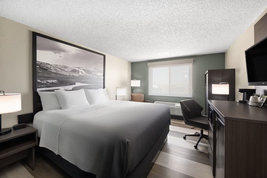 Super 8 by Wyndham Conrad — Guest room