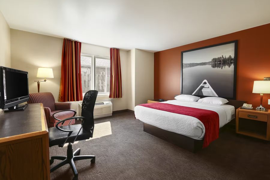 Super 8 by Wyndham Coos Bay North Bend — Guest room