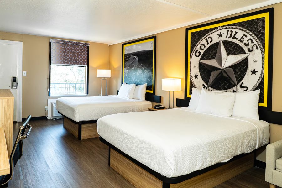 Super 8 by Wyndham Corpus Christi — Guest room