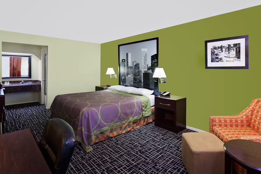 Super 8 by Wyndham Corpus Christi Northwest — Guest room