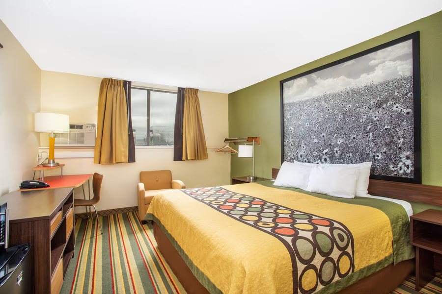 Super 8 by Wyndham Craig — Guest room