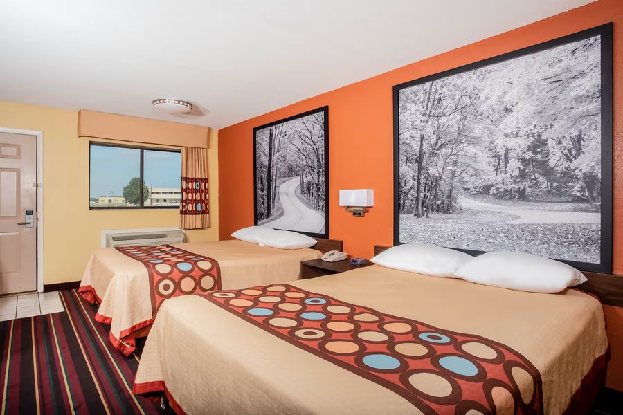 Super 8 by Wyndham Crawfordsville — Guest room