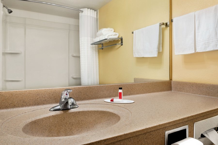 Super 8 by Wyndham Cresco IA Cresco Iowa — Bathroom