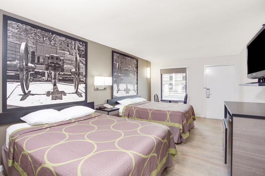 Super 8 by Wyndham Dalton — Guest room