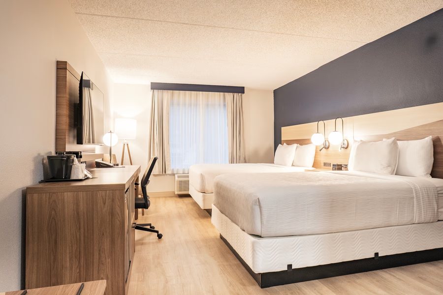 Super 8 by Wyndham Danbury — Guest room
