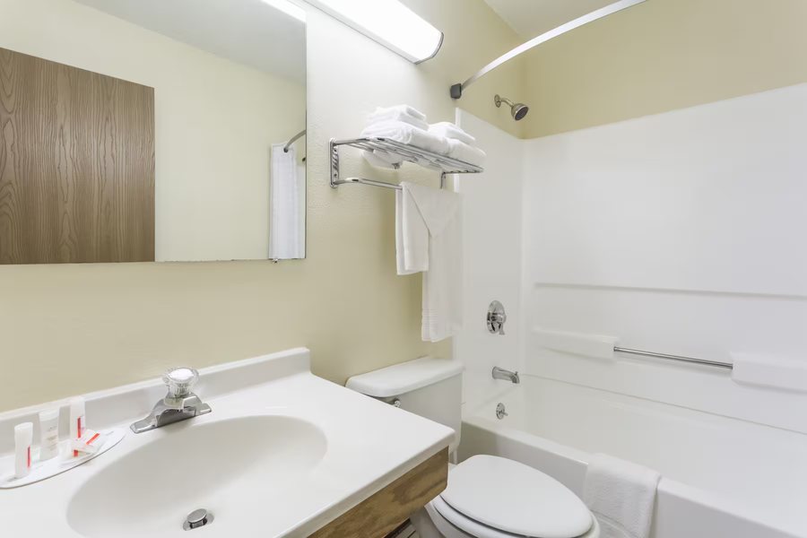 Super 8 by Wyndham Danville — Bathroom