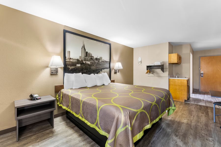 Super 8 by Wyndham Dickson — Guest room