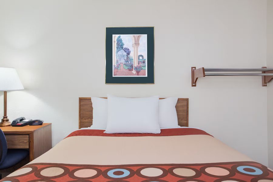 Super 8 by Wyndham Douglas — Guest room
