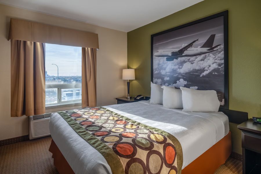 Super 8 by Wyndham Edmonton International Airport — Guest room