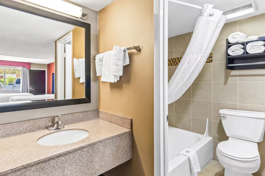 Super 8 by Wyndham Elko — Bathroom