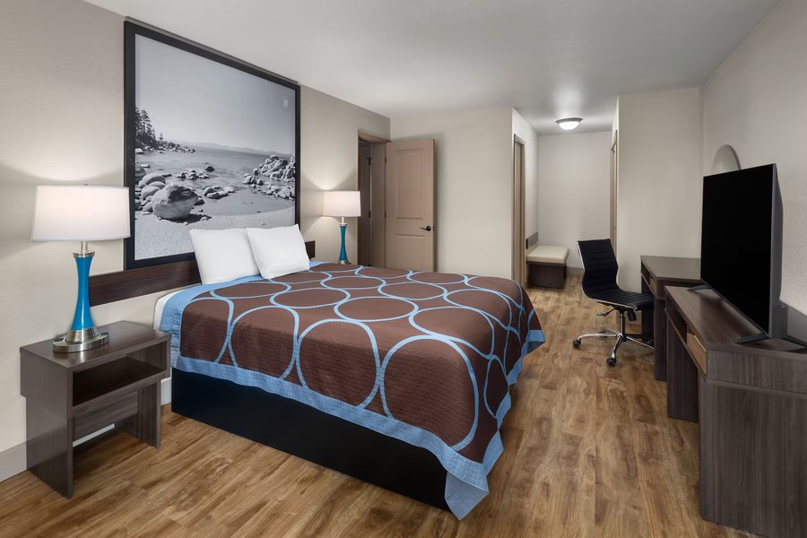Super 8 By Wyndham Fallon — Guest room
