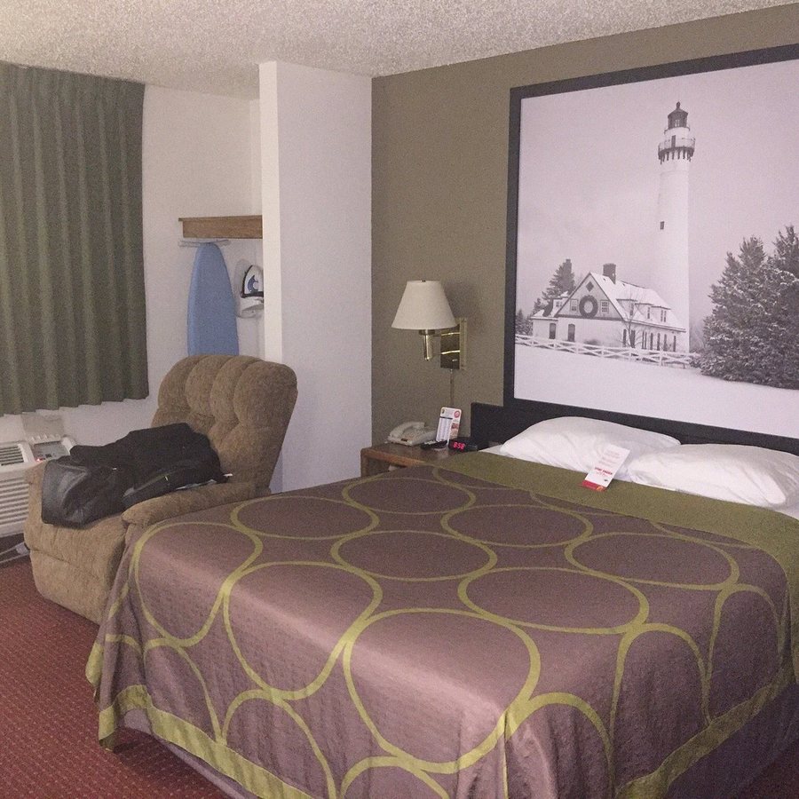 Super 8 by Wyndham Fond Du Lac — Guest room
