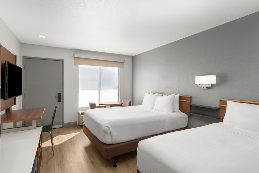 Super 8 by Wyndham Fort Bragg — Guest room