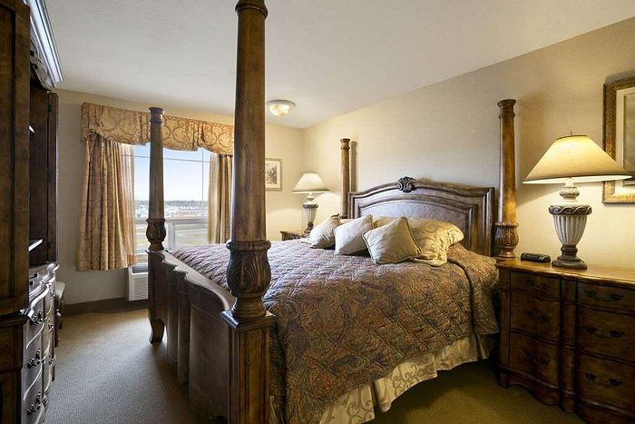 Super 8 by Wyndham Fort Nelson BC — Guest room