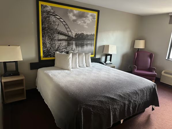 Super 8 By Wyndham Fort Scott Fort Scott Kansas — Guest room
