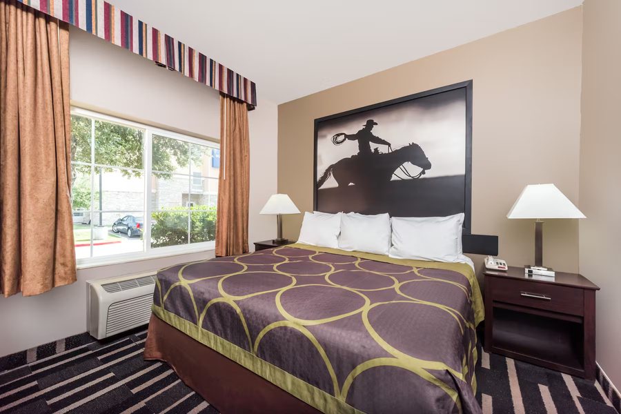 Super 8 by Wyndham Fort Worth North — Guest room
