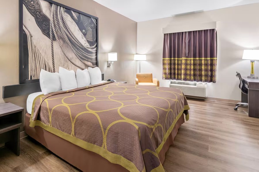 Super 8 by Wyndham Fort Worth Stockyards — Guest room