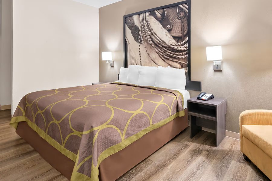 Super 8 by Wyndham Fort Worth TX — Guest room